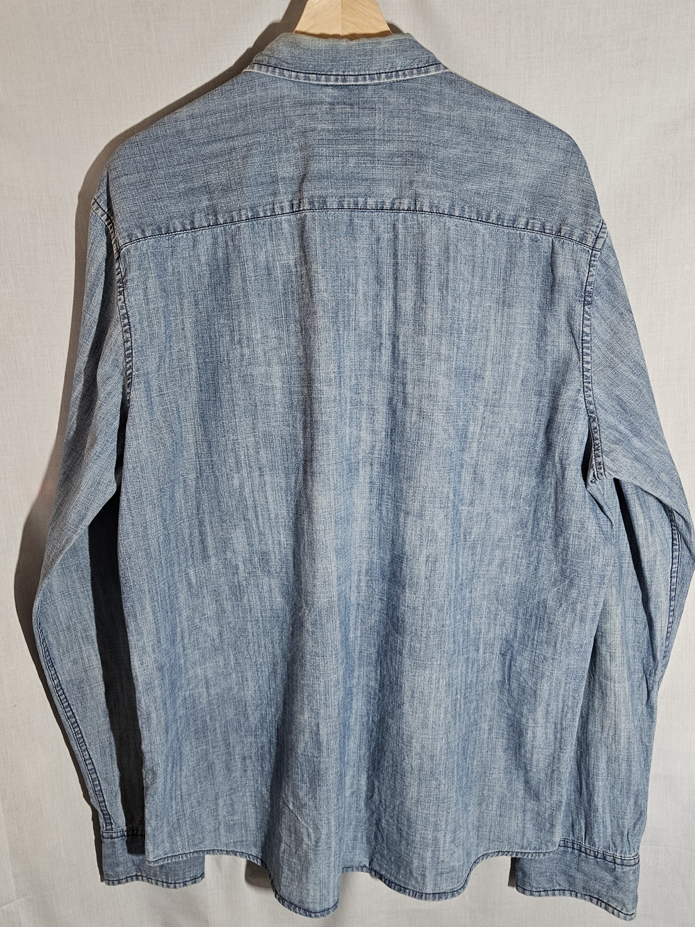 Levi's Light Wash Denim Button-Up Shirt sz L - Picture 3 of 11